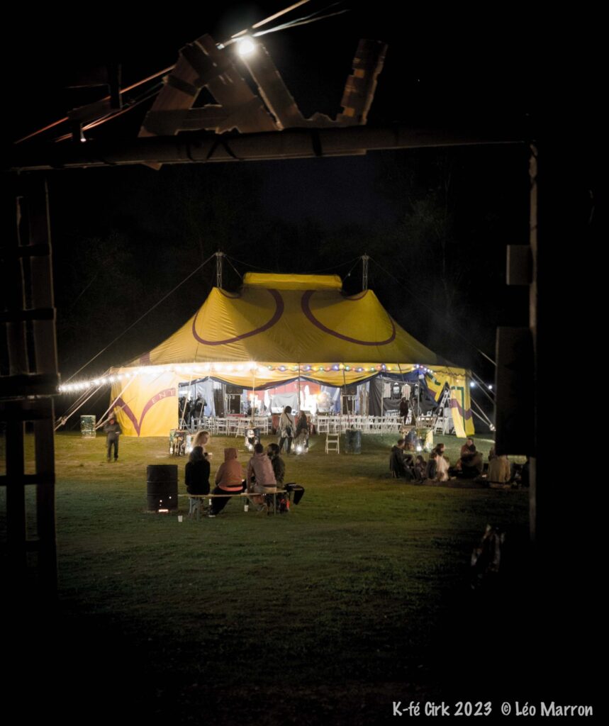 Site du K-Fé Cirk à Chilhac pour une soirée délocalisée